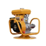 Vibrador de concreto a gasolina portátil: motor monocilíndrico sobre bastidor tubular con asa de transporte y eje flexible de 6 metros con aguja vibradora — Foto principal del vibrador de concreto a gasolina completo: motor sobre bastidor tubular con asa y eje flexible conectado